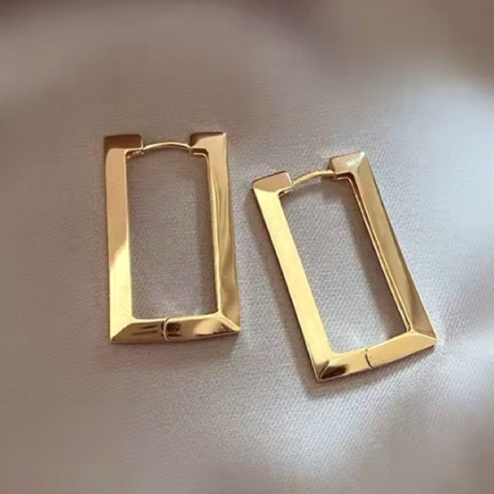 ✨Free People Celia Gold Huggie Earrings